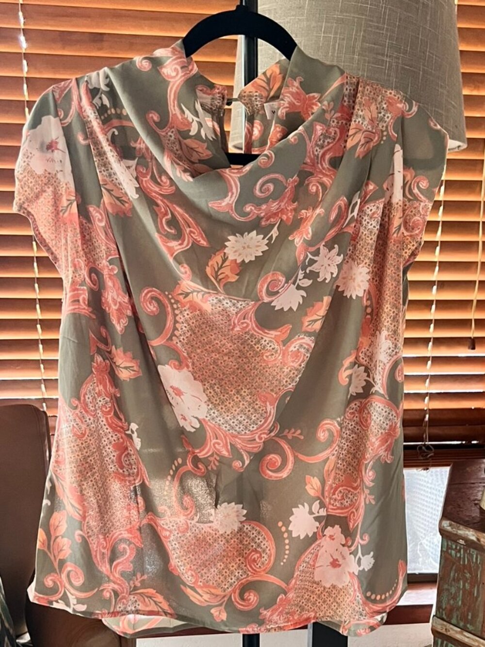 Beautiful emily WONDER Blouse size M